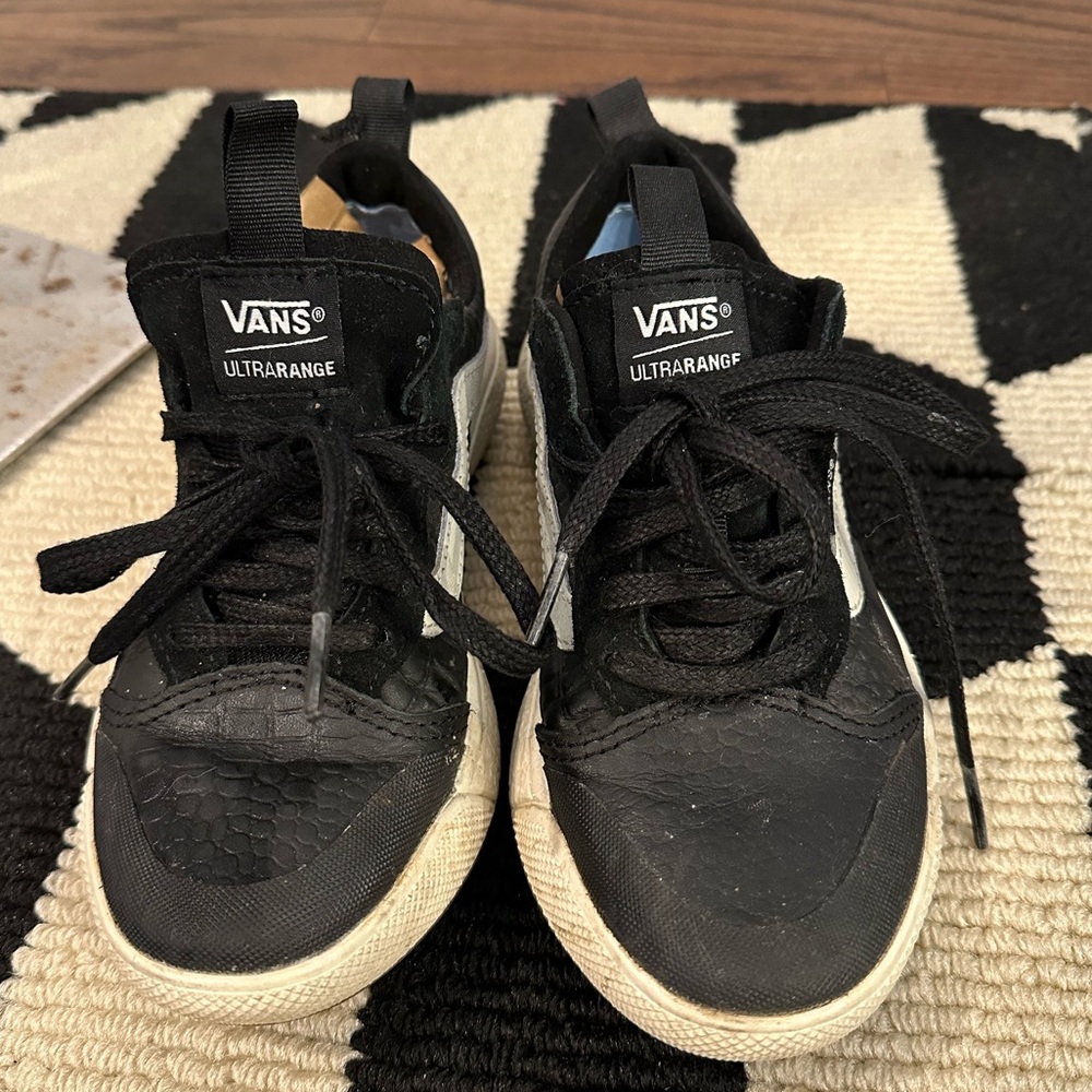 Vans Ultra Cush- Black & White Leather Womens Size 5